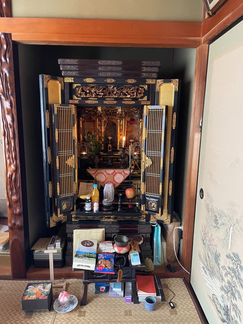 内部の金箔がくすんだ状態
