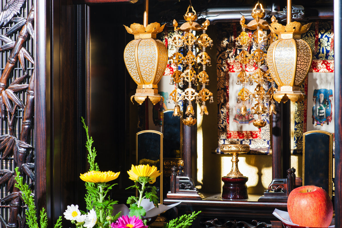 仏壇に飾る灯篭とは?