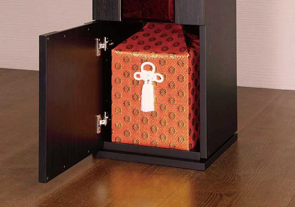 骨壷は仏壇に置いて良い?