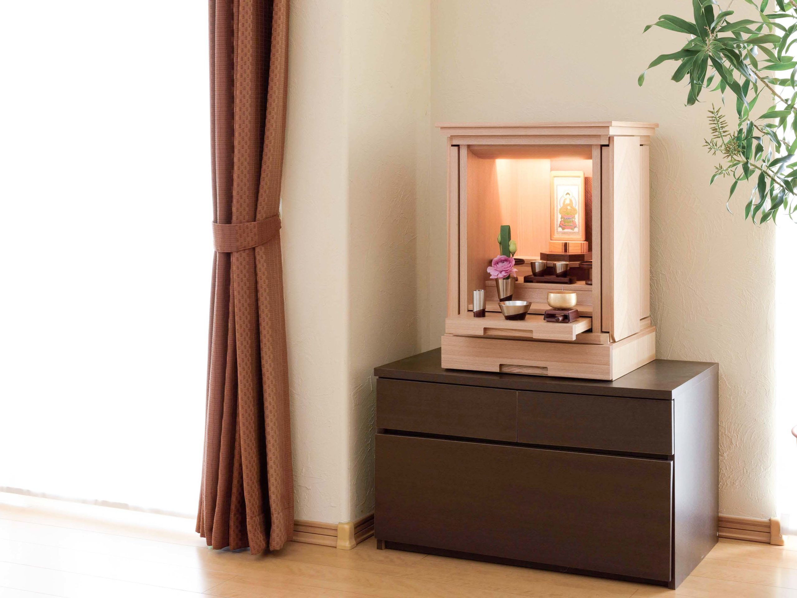 仏壇はどの向きに設置するのが正解 縁起のいい仏壇の置き方を解説 ぶつえいどう